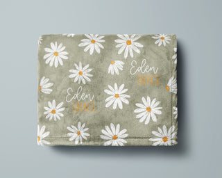 Personalized Daisy Baby Blanket – Custom Name