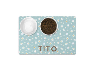 Monogrammed pet mat for dogs and cats – easy to clean.